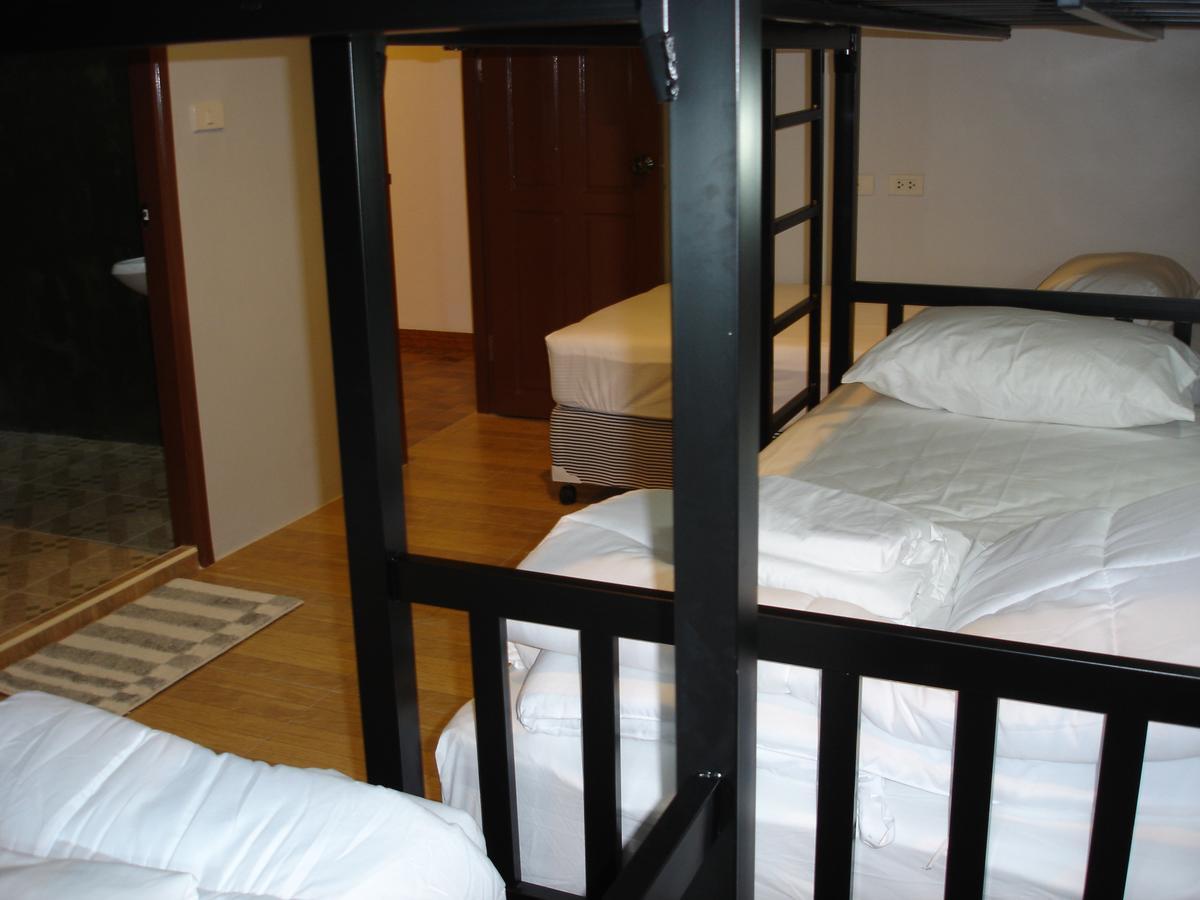 Rak Khun Hostel Чиангмай Екстериор снимка