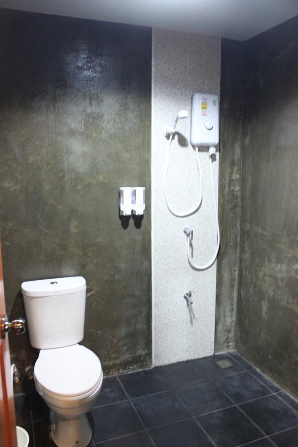 Rak Khun Hostel Чиангмай Екстериор снимка