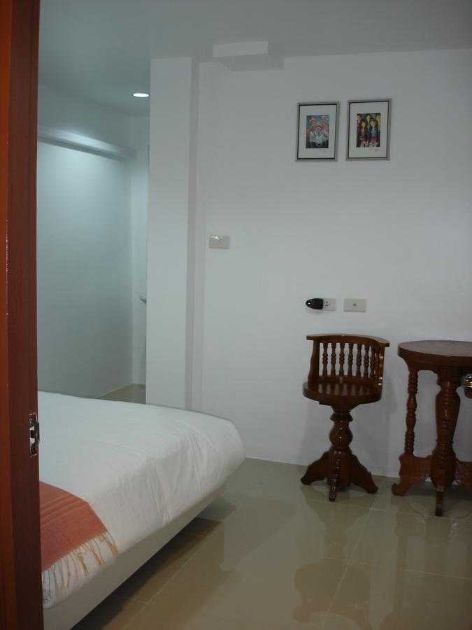 Rak Khun Hostel Чиангмай Екстериор снимка